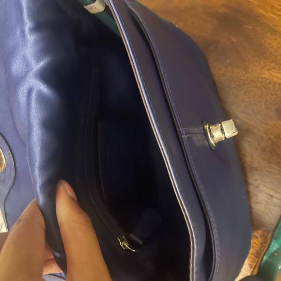 4 Crossbody’s, 3 BackPacks, 2 Wallets and 2 Special Gifts - Picture 10 of 12